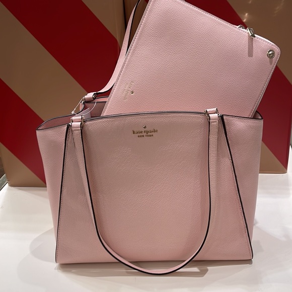 Kate Spade Brim Laptop Tote 

COLOR:
Chalk Pink - Picture 13 of 16
